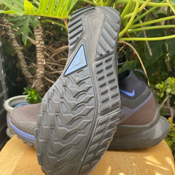 Nike Gore-Tex Men's Athletic Shoes - Picture 7 of 9